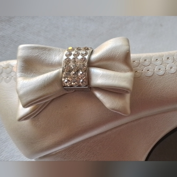 New Girls Sequinned Bow Tie Kiddie Wedge Pump - Picture 2 of 5